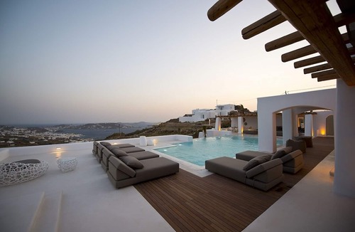 Tourlos Villa | Elegant Villa, Private Infinity Pool, Fantastic Views to Aegean Sea & Mykonos Town (10 mins drive)