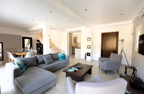 Mikros Gialos Villa | Elegant villa with beautiful view and private pool 100 m from the beach