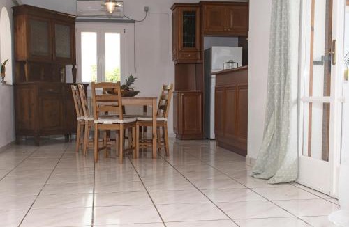 Paleopolis Apartment | Eleni's Seaview House