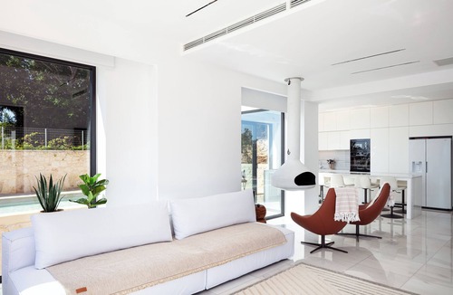 Chorafakia Villa | Elevate your Seascape: Infinity Blue, 250m from a Sandy Beach by etouri