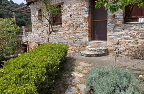 Steni Dirfyos House | Emerald House
