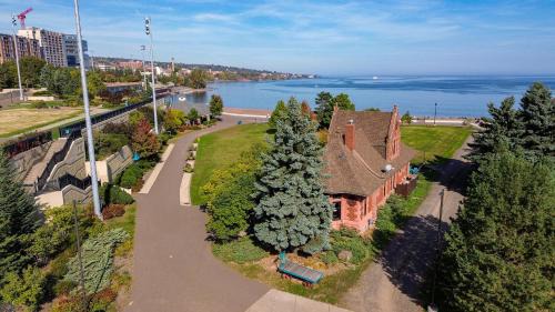 Downtown - Waterfront Hotel | Endion Station Inn by Heirloom Boutique Collection