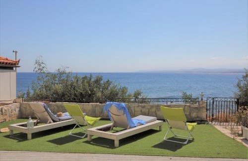 Linoperamata House | Endless Blue Sea Frontal house