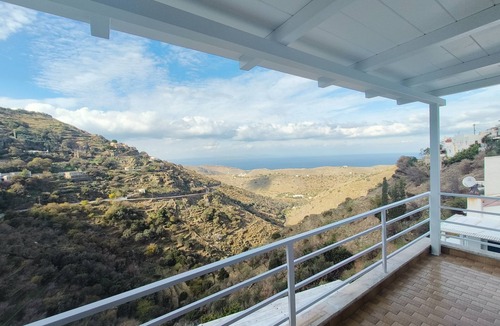 Ioulida Apartment | Enjoy the greek cycladic sunset from our balcony in Kea!