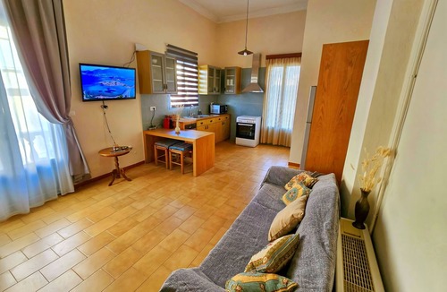 Nea Chora Apartment | Epavlis Rodon Free Private Parking 3 Minutes to Sandy Beach