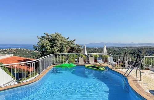 Stalos Villa | Europa Villa Stalos: spacious, quiet villa w/sea and mountain view