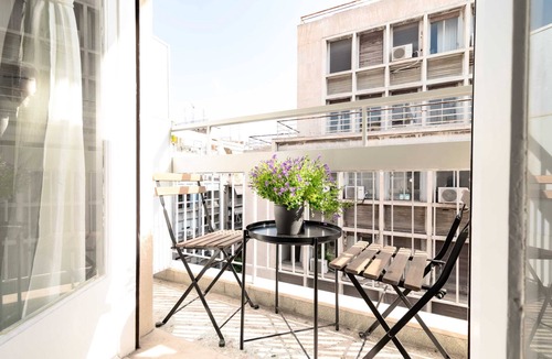 Exarhia Apartment | Exarchia Urban Art Retreat