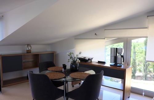 Pylos-Nestoras Apartment | Exclusively equipped vacation apartment with wide sea view, Wifi, Messenia, Pelo
