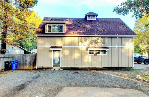 Cave Junction Cottage | Explore Caves & Coast! Family-friendly Oregon Stay