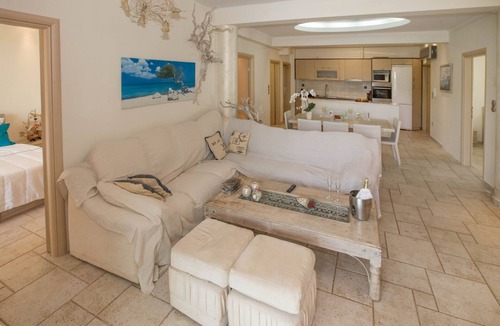 Marathon House | Family Getaway in Marathon by GHH