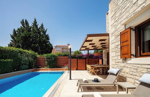 Atsipópoulon Villa | Family villa Elia with heated pool, 2 minutes walking to local amenities