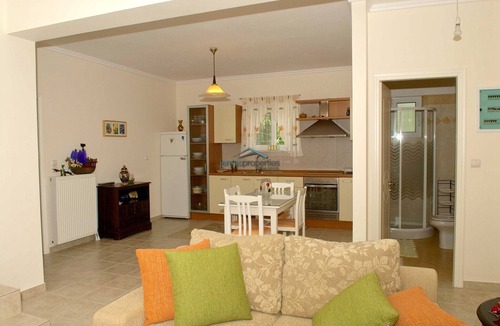 Messini Villa | Fantastic villa with a swimming pool ideal for a relaxing vacation and more.