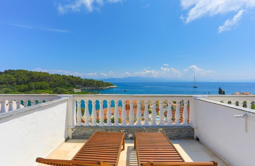 Gaios Apartment | Faros Dio: Gaios studio, sea views, private sun-loungers