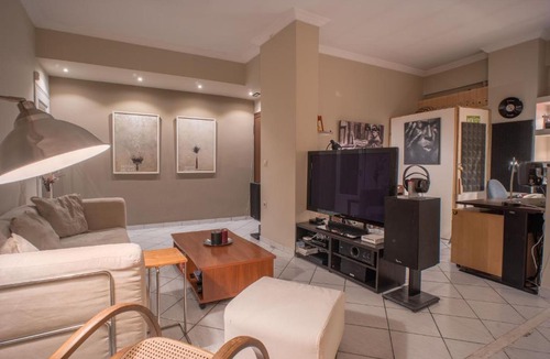 Makrigianni Apartment | Flat right at the Acropolis subway & museum