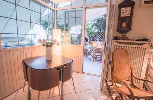 Makrigianni Apartment | Flat right at the Acropolis subway & museum