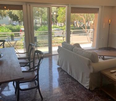 Palaio Faliro Apartment | Flisvos Marina refurbished apartment