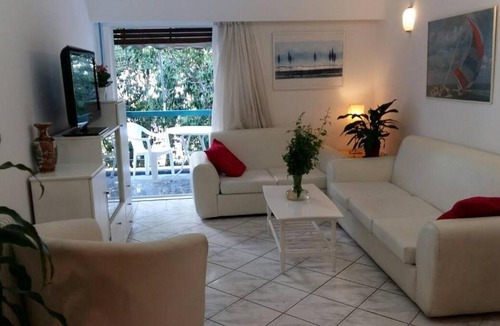 Alimos Apartment | Flor de Mayo,Apt in Alimos near the sea