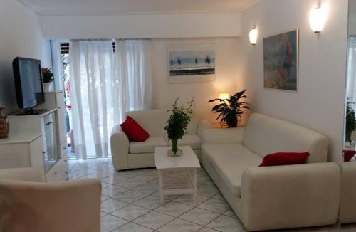 Alimos Apartment | Flor de Mayo,Apt in Alimos near the sea