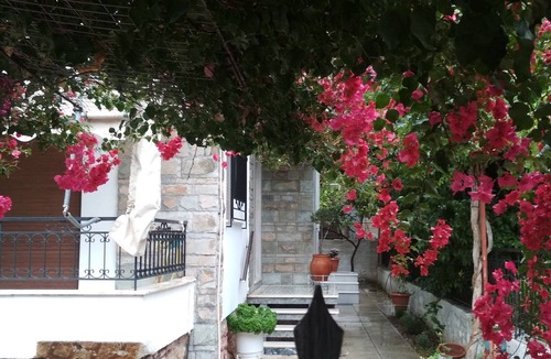 Argyroupoli House | Follow Yr Home! a breath away Metro St Argiroupolis