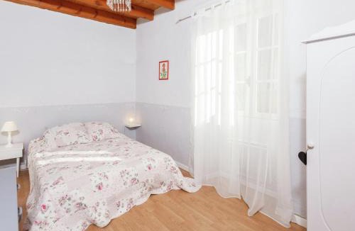 Saint-Caprais House | Forest Hideaway in Saint-Caprais