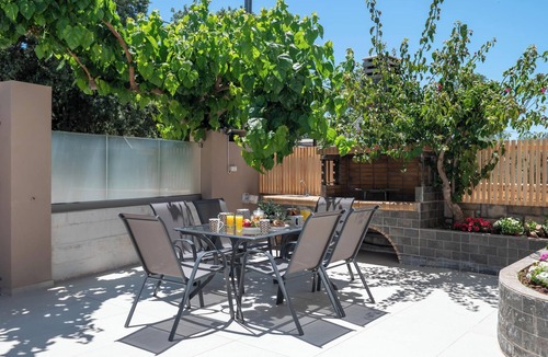 Prines Villa | Four Bedroom villa close to the town and beach