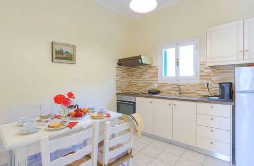 Agios Spyridon Corfu House | Frangiskos Ena: Private Apt, shared pool. WiFi, A/C, close to the sea.