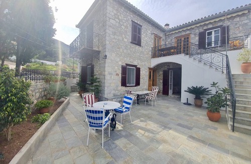 Hydra House | FULLY RENOVATED CHRISTIANA’s TRADITIONAL VILLA