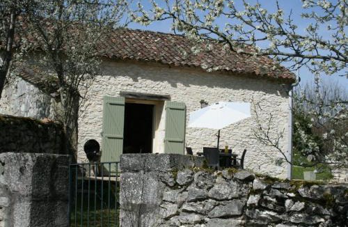 Saint-Capraise-d'Eymet Apartment | Gîte de charme en Périgord avec piscine, jardin, wifi et équipements complets - FR-1-616-321