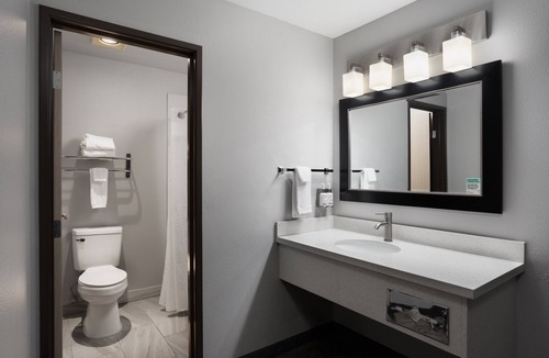 Auburn Hotel | Garner Auburn - Seattle by IHG