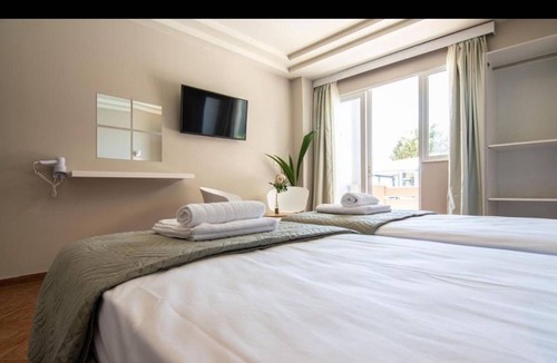 Kato Stalos House | Girogiali beach hotel