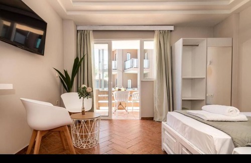 Kato Stalos House | Girogiali beach hotel