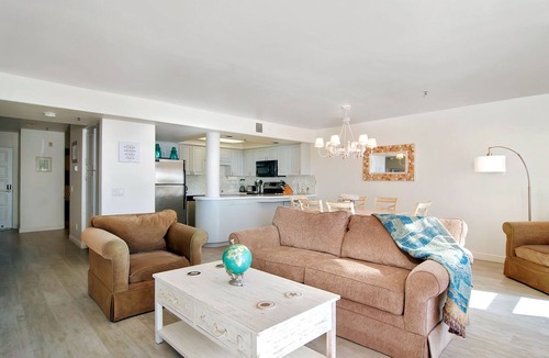 Imperial Beach Apartment | Gorgeous 2 Bedroom on the beach with Pool