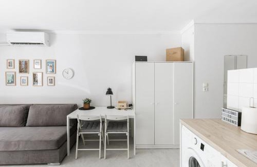Ampelokipoi Apartment | Grounded Athens Retreat