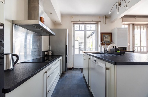 Saint-Germain-Du-Puch Bed & Breakfast | Guest Room – Château Le Noble
