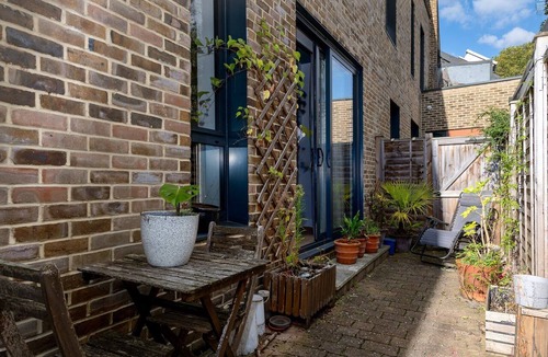 Cazenove Apartment | GuestReady - Modern Comfort in Stoke Newington