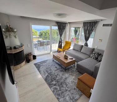 Nea Makri Apartment | HalCyon-On the blue