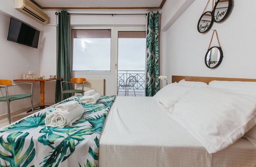 Karitsa Hotel | Happy Days Hotel Christina