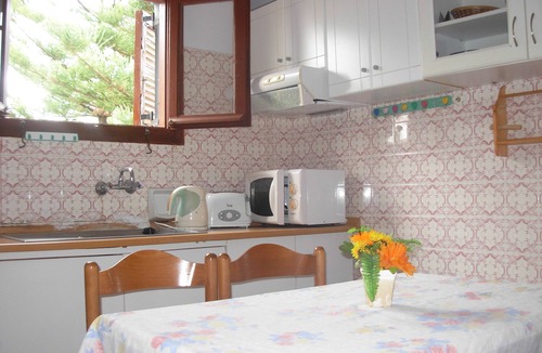 Acharavi House | Harry's Bar & Apartments