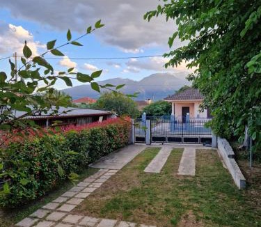 Katerini House | Haus mit Garten nähe Olymp & Strand, ruhige Lage
