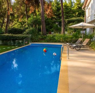 Sane Villa | Hera's Resort with Private Pool and Lush Garden