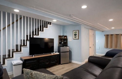 Near Northeast House | Historic Eco Rowhome, 4BR/6bed, 2.5BA, Pet Friendly, Free Street Parking