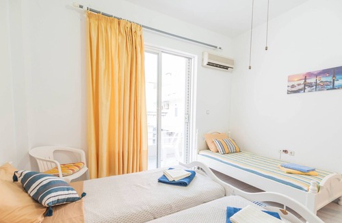 Haraki Apartment | Holiday Apartment 'Jaana and Akis 2' with Private Terrace, Wi-Fi and Air Conditioning