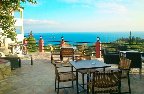 Parelia Apartment | Holiday Apartments perfect for a family - Pelekas Beach