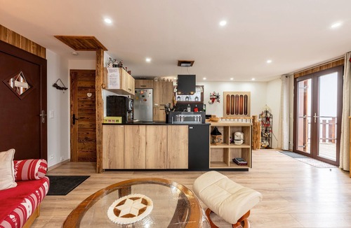 Aillon-le-Jerune House | Holiday Home 'D'Aillon' with Mountain Views, Private Terrace, and Wi-Fi