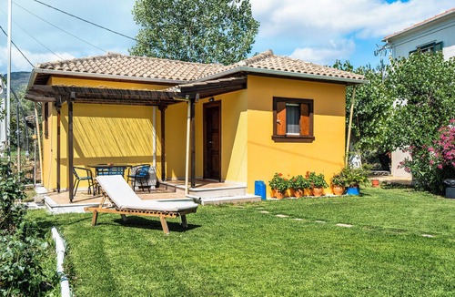 Lygia House | Holiday Home 'Garden House Lefkada' with Shared Terrace, Wi-Fi and Air Conditioning
