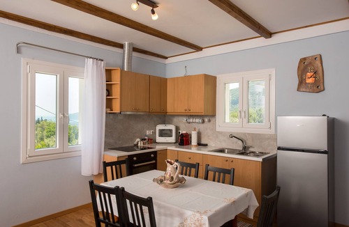 Sivros Apartment | Holiday Home 'Lovely' with Balcony, Wi-Fi and Air Conditioning