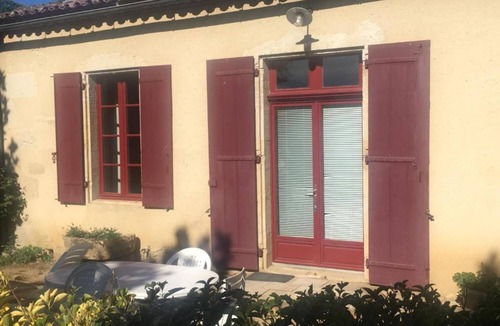 Rions House | Holiday Home 'Maison De Campagne' with Private Terrace, Shared Garden and Wi-Fi