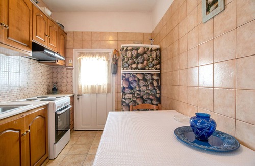 Vivlos House | Holiday Home 'Naxos Family House In Vivlos' with Sea View, Wi-Fi and Air Conditioning