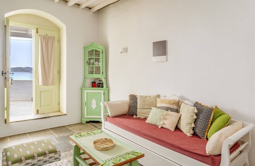 Platis Gialos House | Holiday Home 'Sifnos Waterfront House' with Private Terrace, Wi-Fi and Air Conditioning