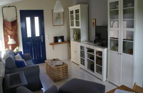 Asklipiio House | Holiday Home with Garden in Kritinia